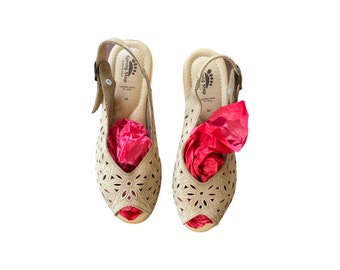vintage sleehak slingback sandalen in taupe suède // uitgesneden slip-on sandalen met sleehak // Italiaanse comfort tan slingbacks // maat 9.5/10