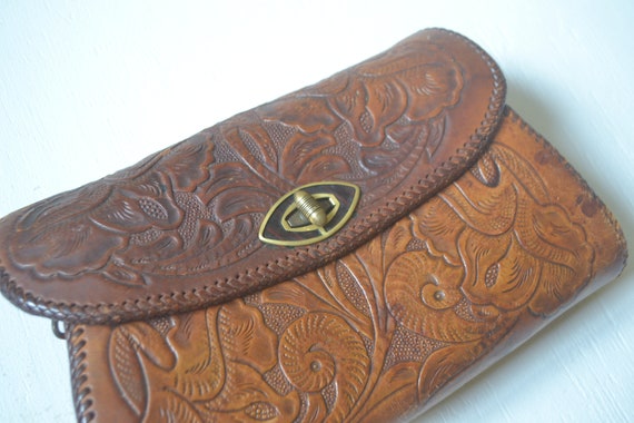 vintage tooled leather clutch purse // 1950s brow… - image 4