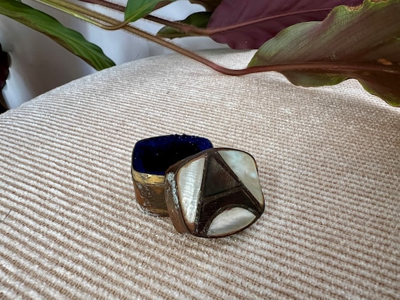 Vintage Brass and Mother of Pearl Ring Box, Pill … - image 2