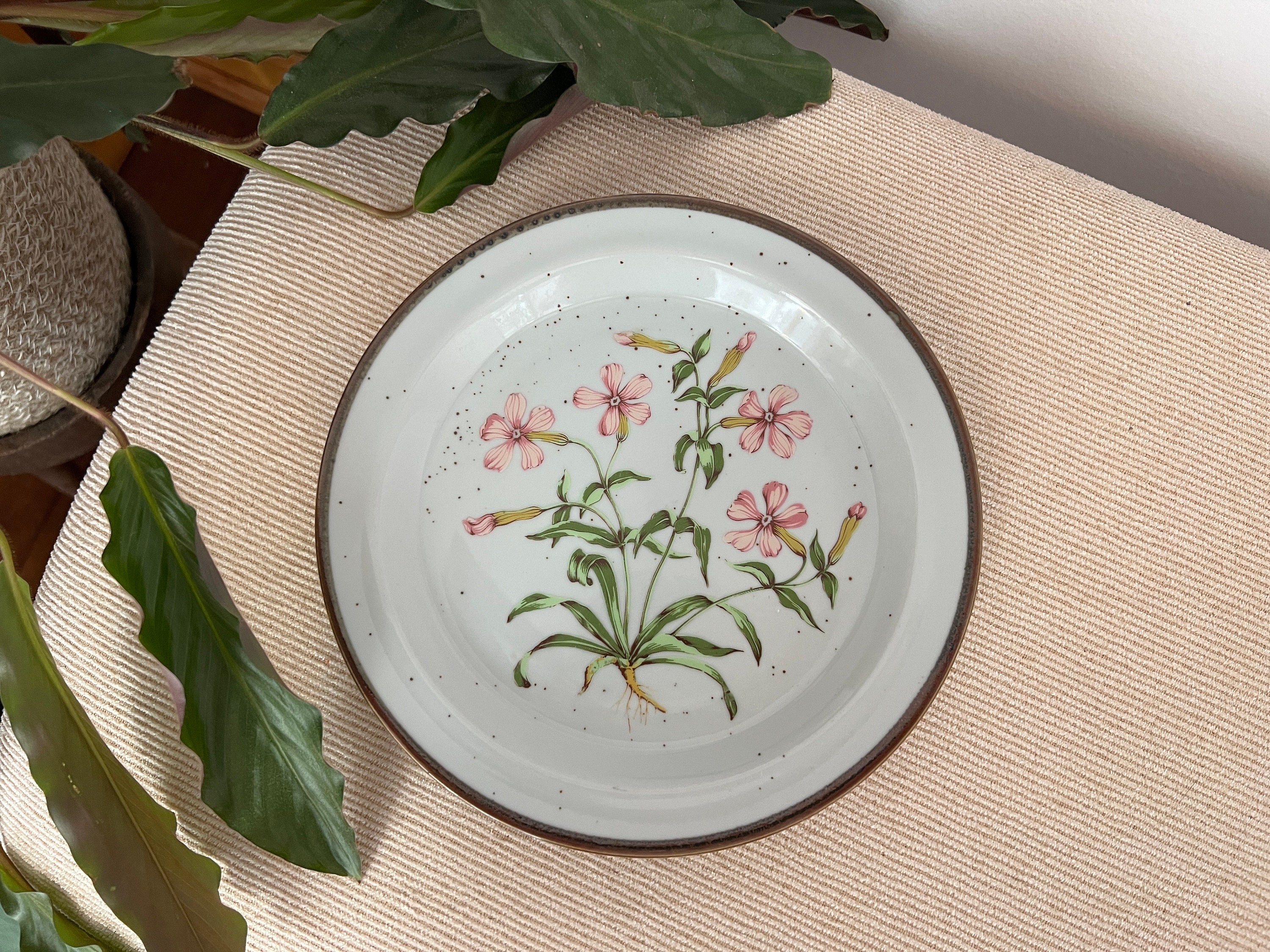 * vintage flower tile ❀ * 野に咲くお花の 陶板 vintage flower tile ❀ * 野に咲くお花の 陶板