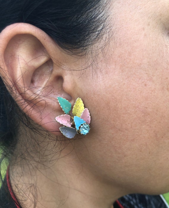 Colorful Vintage Screw-on Earrings, Leaf Pattern,… - image 3