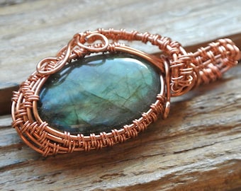 Labradorite and copper wire woven pendant, green Labradorite pendant, copper celtic weave pendant, green and gold gemstone, protective stone