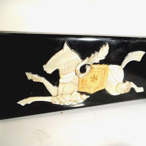 Zdobądź 50% zniżki! Vintage Estate Oriental Carved Abalone Pegasis na czarnym lakierowanym długim pudełku, rzeźbiony Pegaz, czarny lakier, Japonia, oszałamiający!