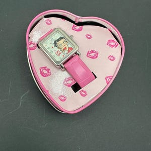 50% OFF!  Vintage Betty Boop Pink Band Working Watch in Heart Tin, New Battery, NIB, Mint!