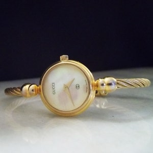 GUCCI 2047L Gold Women's Vintage Watch 