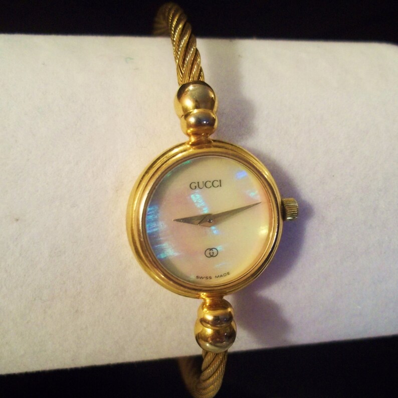 GUCCI 2047L Gold Women's Vintage Watch. Mother of Pearl Etsy