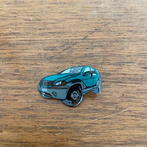Vintage Collectible Pin Button: Merceds Enamel Car
