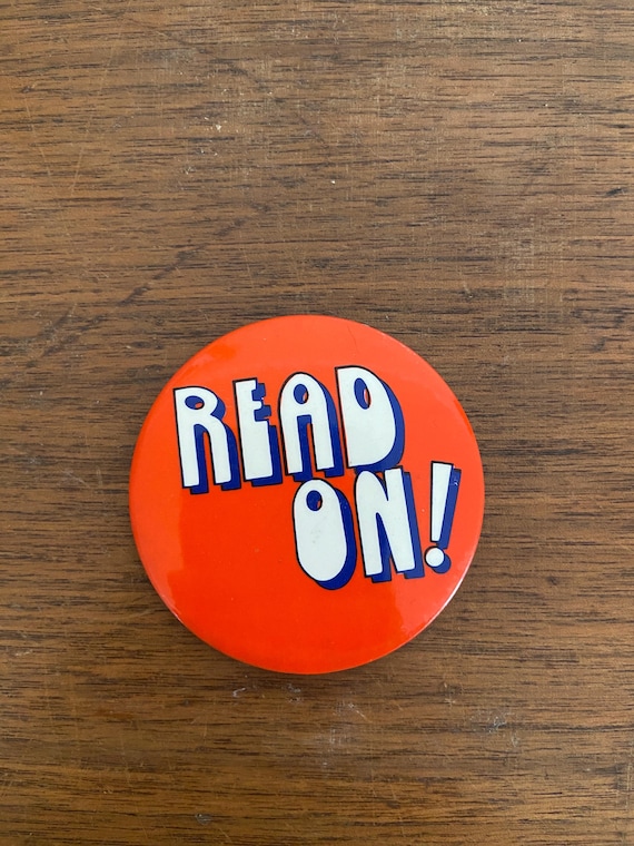 Vintage Collectible Pin Button: “Read On!”