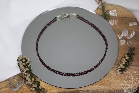 Ras De Cou Ancien En Argenté Avec Perles Grenat - Collier Vintage élégant