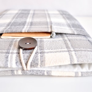 Flanell Kindle Tasche, karierte eReader oder Tablet Hülle, grau und beige karierte gepolsterte handgemachte Kindle Hülle