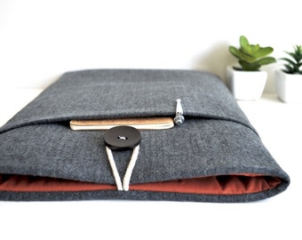 Handmade Herringbone iPad Sleeve: Classic Style & Protection for Your Tablet