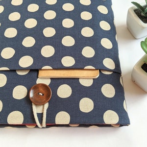 Parisian Dots Kindle oder Tablet Tasche - Reisen mit Flair