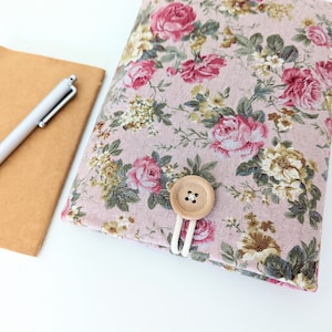 Zeitlose Vintage Floral Handyhülle - Handgefertigt, weich & schützend, einzigartiges Design