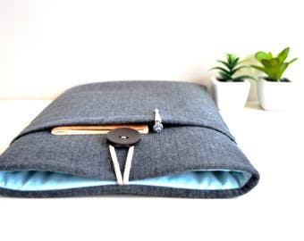 Housse confortable pour ordinateur portable à chevrons - flanelle gris foncé, coupe personnalisée, protection rembourrée