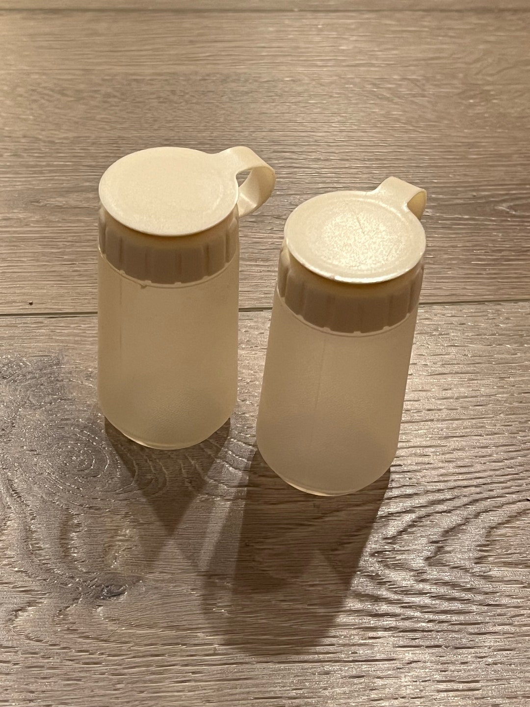 Vintage Rubbermaid Servin Saver 4 Ounce Salt & Pepper Shaker Set With