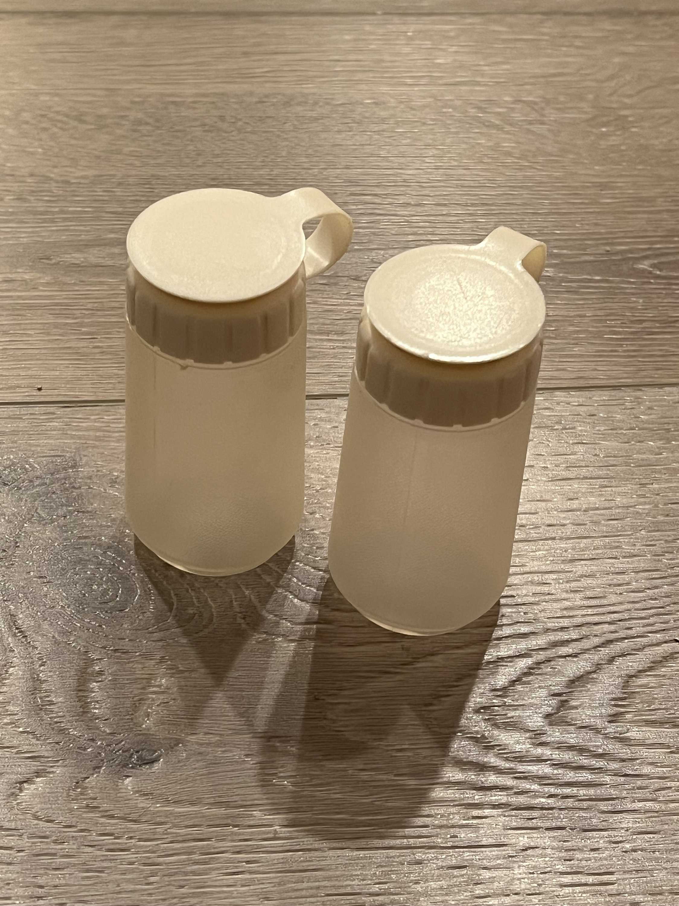Vintage Rubbermaid Servin Saver 4 Ounce Salt & Pepper Shaker Set