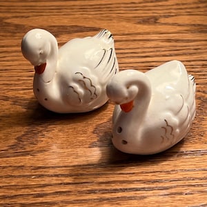 Vintage Ceramic Swan Salt and Pepper Shakers: Gold Detail, Country Kitchen