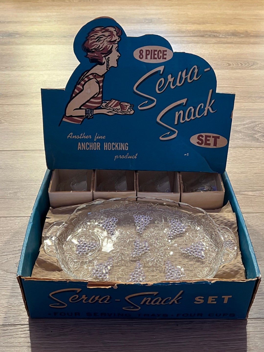 Vintage 8 Piece Anchor Hocking Grapevine Luncheon Plate and Cup in