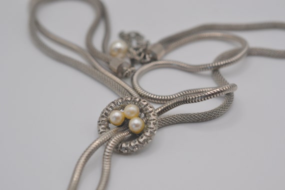 Vintage Lariat Style Silvertone and Pearl Necklac… - image 5