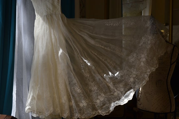 Vintage 1952 Tea Length Wedding Gown Dress; Detail