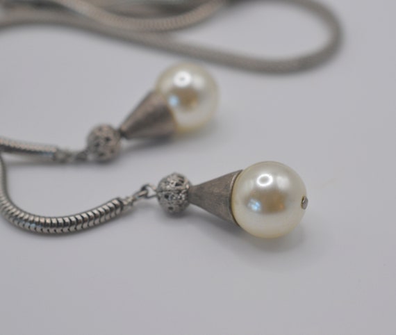 Vintage Lariat Style Silvertone and Pearl Necklac… - image 7