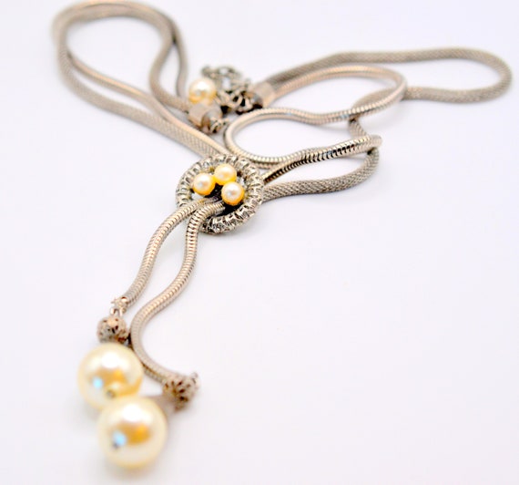 Vintage Lariat Style Silvertone and Pearl Necklac… - image 2