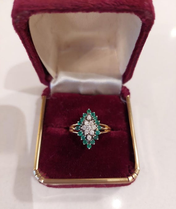 Diamond and Emerald 14K gold ladies ring; Vintage… - image 3