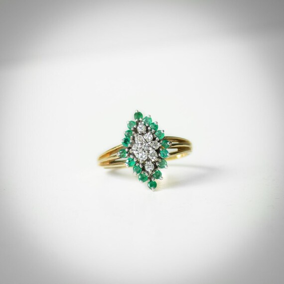 Diamond and Emerald 14K gold ladies ring; Vintage… - image 2