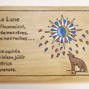 Mur de La Lune Plaque de Tarot carte « La Lune ». Sculpté à la main avec inscription Woodburned en Français. Cadeau pour les aficionados des Arts Divinatoires.