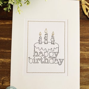 Carte de joyeux anniversaire (fr) Souhaits d’accueil Gâteau avec la bougie Simple papier cousu (fr) Idée cadeau de personnalisation pour elle et lui . Meilleurs ami