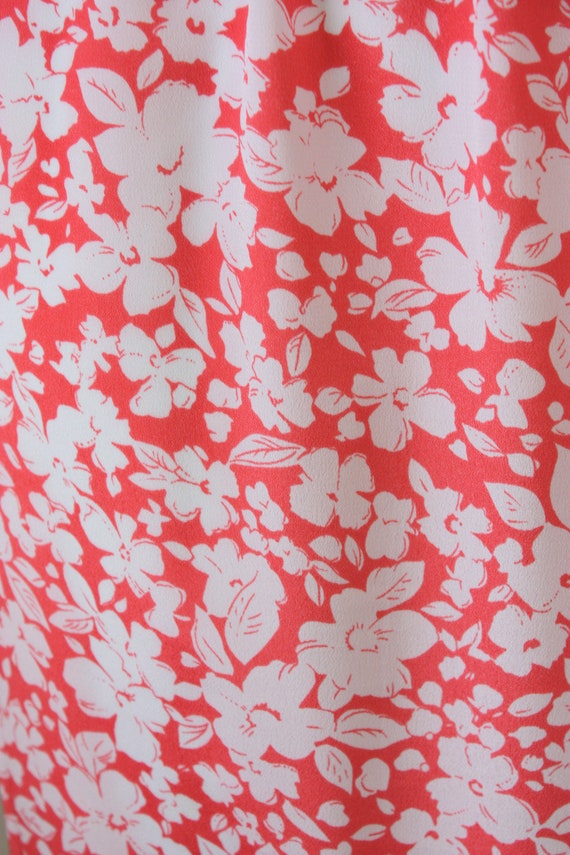 Vintage Coral Pink & White Floral Midi Dress | Sm… - image 9