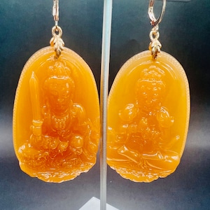 Cornaline Hued Boucles d&#39;oreilles de déclaration de lustre en résine d&#39;amulette chinoise antique