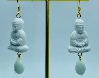 PLUS DE COULEURS! Lucite Bouddha Drop boucles d’oreilles