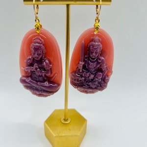 Violet sur lavande chinoise guerrière princesse amulette résine lustre déclaration boucles d&#39;oreilles