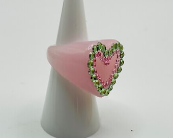 Mattes Rosa mit zartem rosa und grünem Strass-Akzent-Handgemachter Harz-Perfekter Statement-Ring