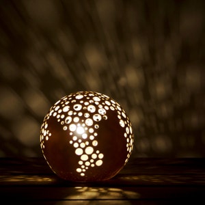 Porcelain Ball Fretwork image 2