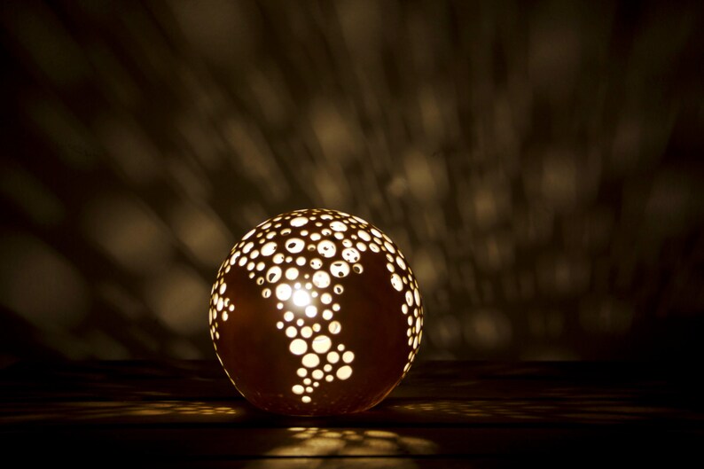 Porcelain Ball Fretwork image 2