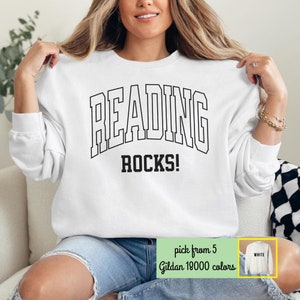 Chemise de lecture, sweat-shirt unisexe, lettre graphique universitaire, cadeau bibliothécaire pour amateur de livres, T-shirt enseignant, cadeau livresque, lecture de livres interdits, pour elle