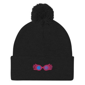 Gorro bordado con pompones de Spectrespecs en varios colores