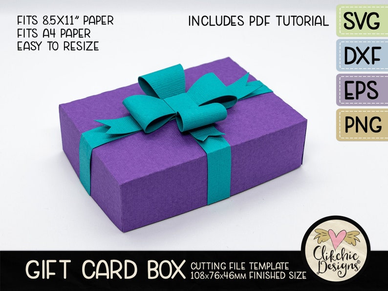 Peut inclure: Bo&icirc;te cadeau pour carte cadeau de couleur violette avec un n&oelig;ud turquoise. La bo&icirc;te mesure 108x76x46mm. L'image comprend le texte "GIFT CARD BOX" et "CUTTING FILE TEMPLATE".