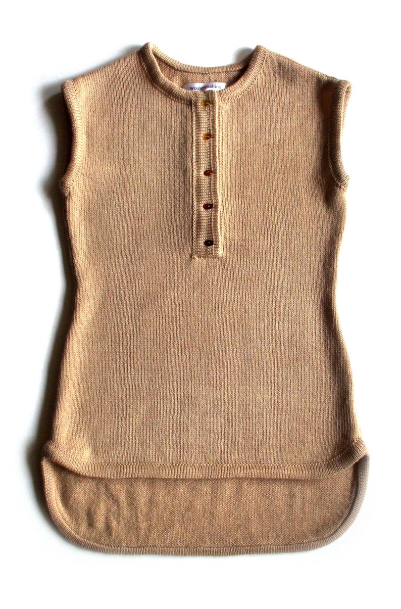 Women/'s knitted top with a genuine Baltic amber buttonssleeveless sweater shirttank topvestspringsummer