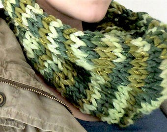 Snood, cowl, tube scarf, infinity scarf, loop scarf, neck-warmer in Green