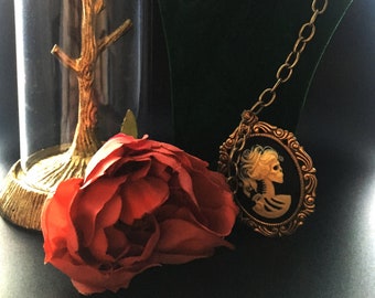 Collier décoratif en or Lolita tête de mort camée