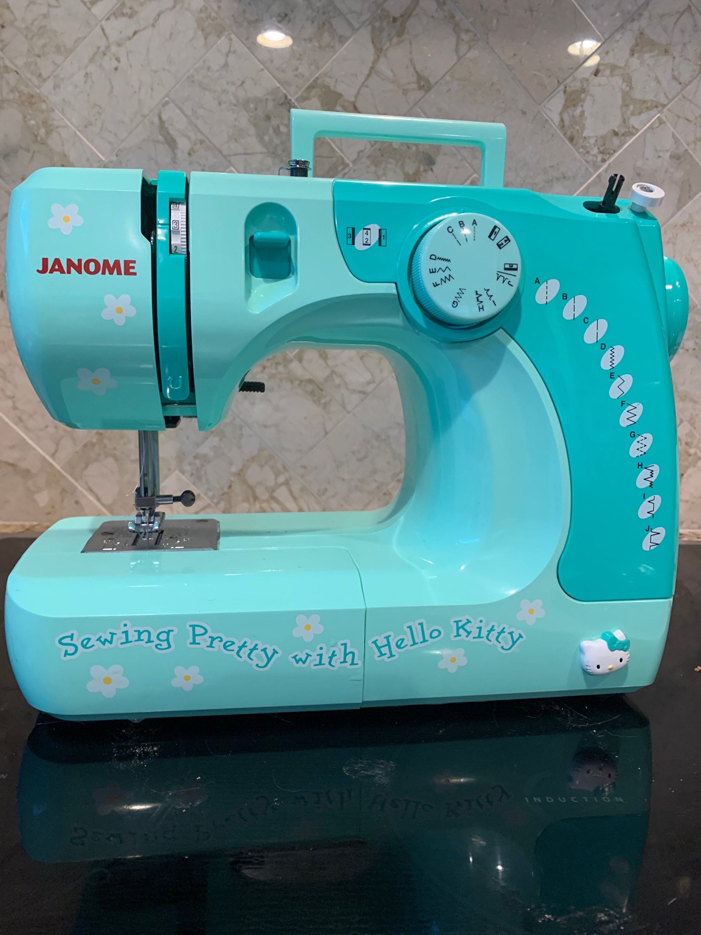 Janome Hello Kitty Seeing Machine 