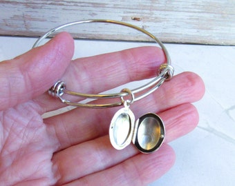 Sterling Silver Oval Locket and Stainless Steel Bangle Bracelet, Personalized Photo Locket Jewelry, Gifts for Bridesmaids, Trendy Gift Ideas