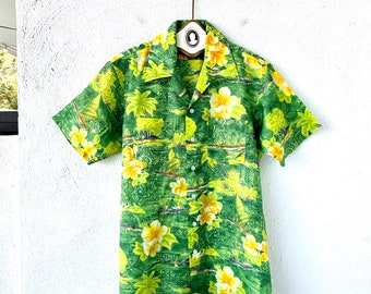Vintage 70s Hawaiian Large Collar Shirt 1970s Hawaii Aloha Shirt Bright Floral Green Tropical Top