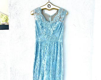 Abito tubino vintage anni '50 in pizzo ricamato: abito formale azzurro pallido