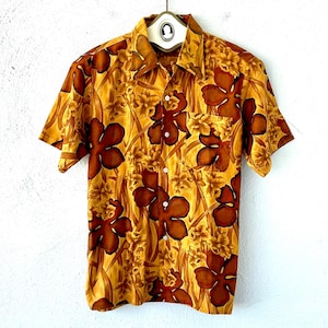 Vintage 60s 70s Hawaiian Aloha Shirt Hawaii Floral Power 1960s 1970s Collared Top