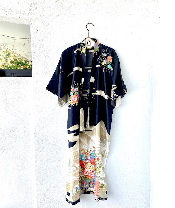 Vintage Japanese Floral Kimono Asian Mountain Dust