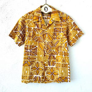 Vintage 70s Hawaiian Company Aloha Shirt Hawaii Tapa 1970s Collared Top